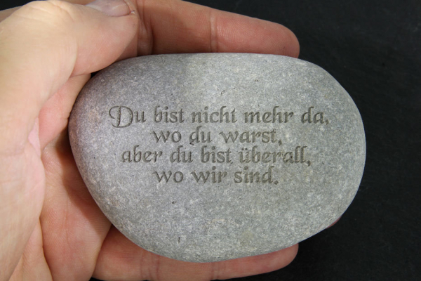 Stein etwas dunkler
